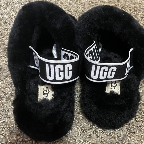 Ugg slip ons - Picture 1 of 3